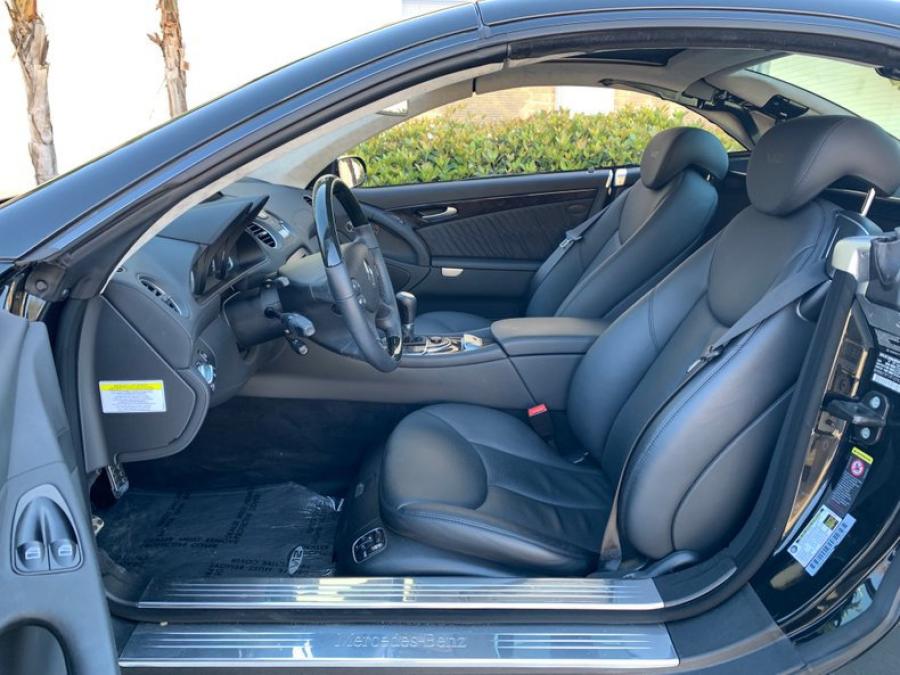 Интерьер Mercedes-Benz SL600 (R230) 2007 года  (фото 60 из 189)